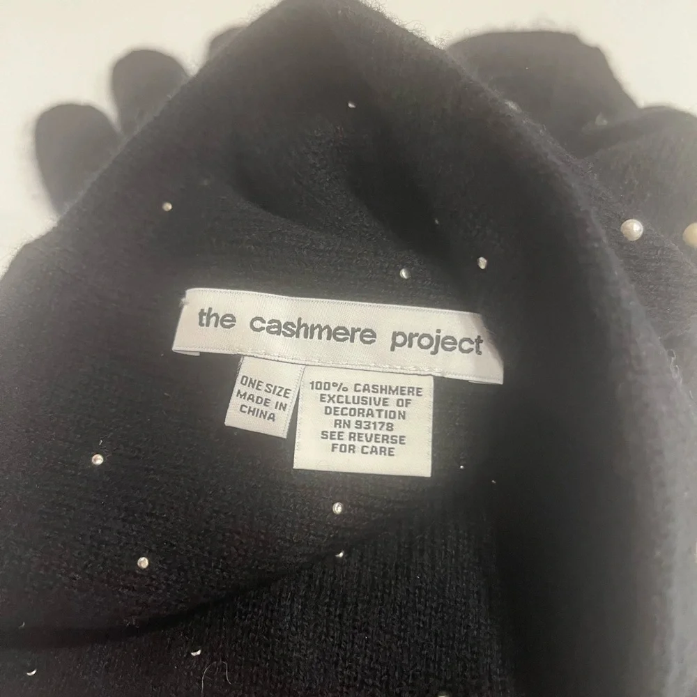 THE‎ CASHMERE PROJECT HAT AND GLOVES SET WITH PEARLS